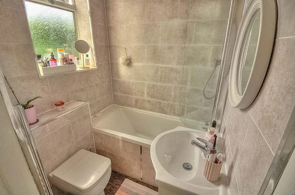 3 bedroom semi-detached house for rent