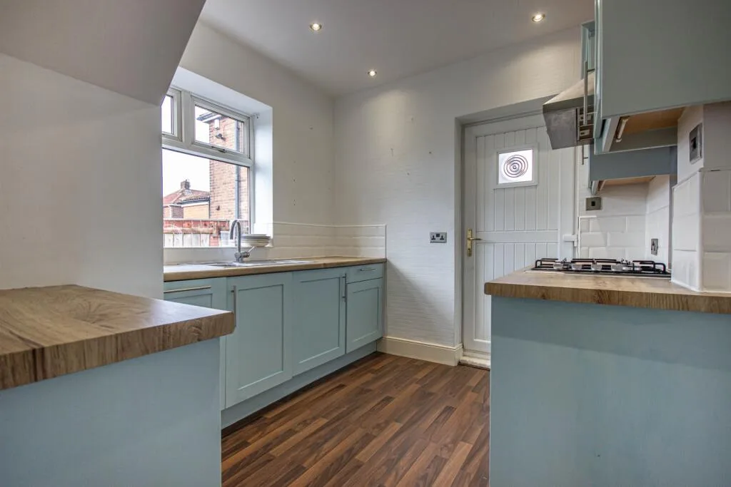 3 bedroom semi-detached house for rent