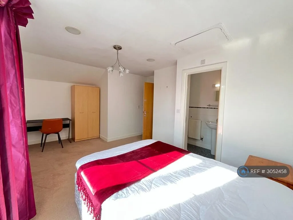 5 bedroom end of terrace house for rent