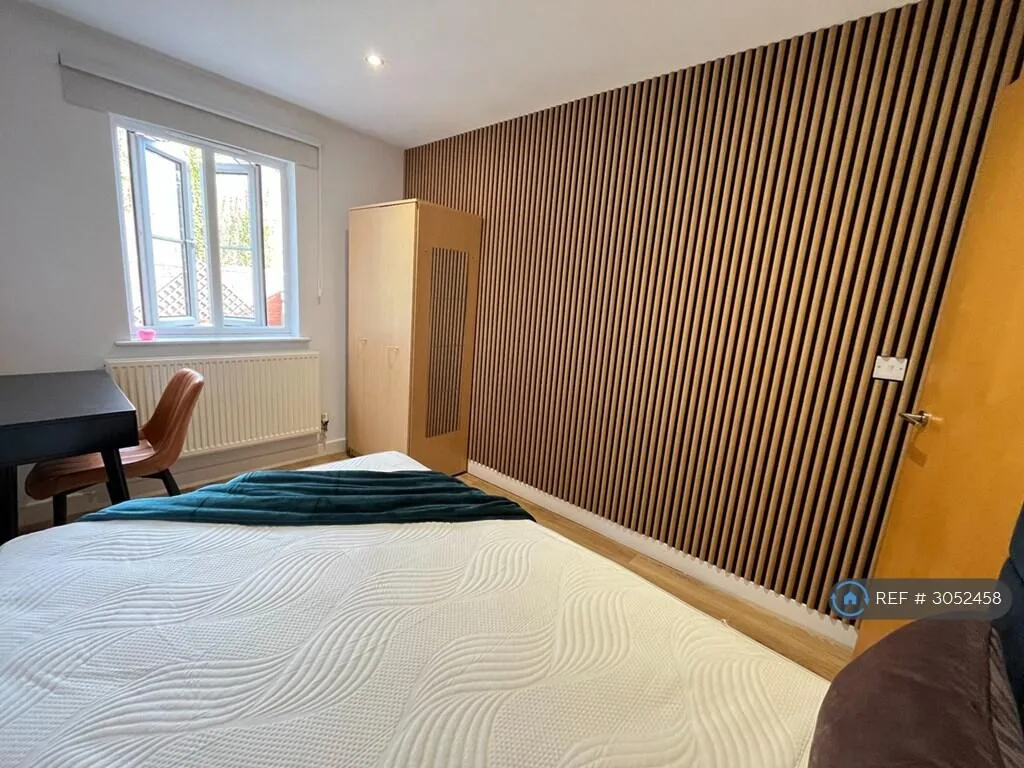 5 bedroom end of terrace house for rent