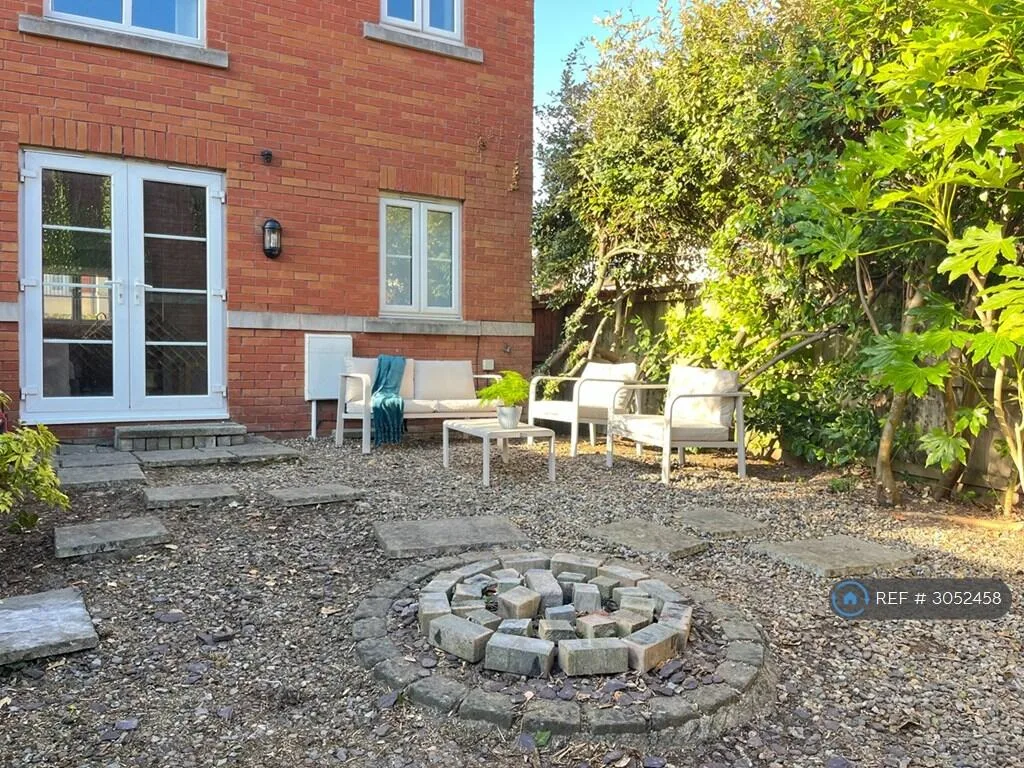 5 bedroom end of terrace house for rent