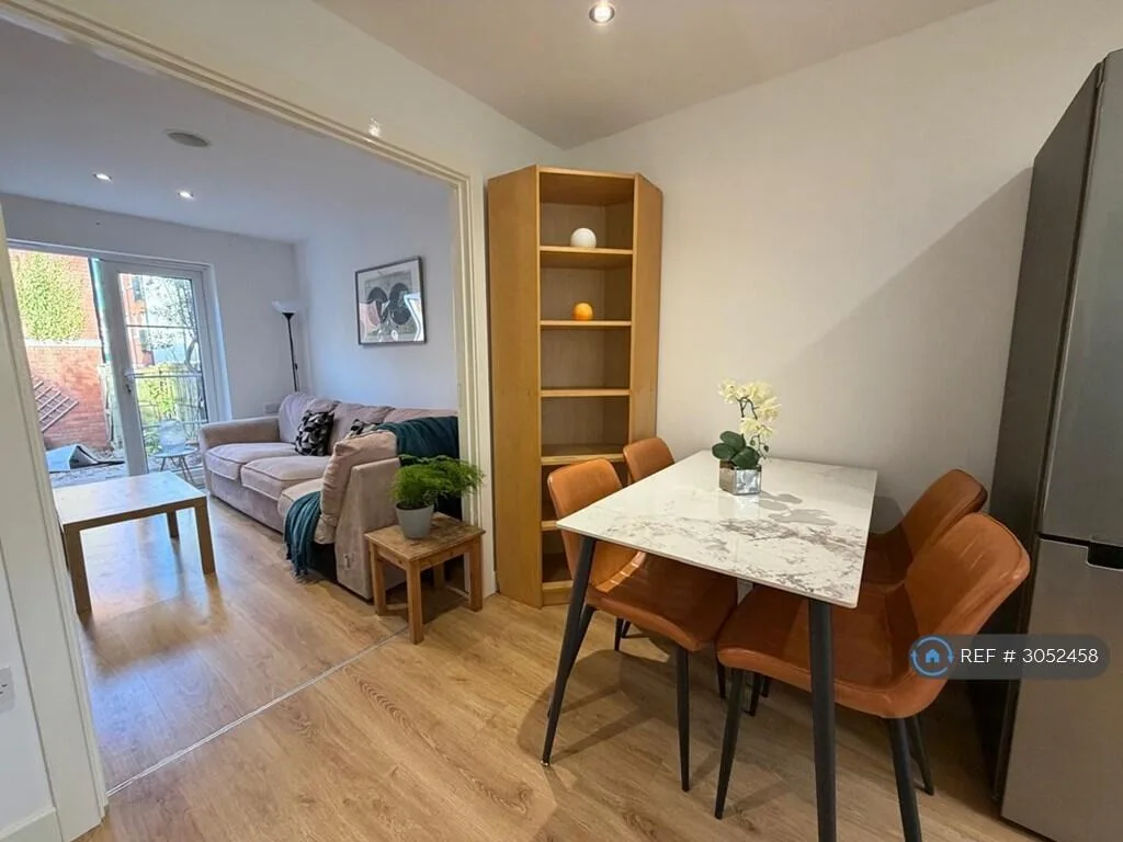 5 bedroom end of terrace house for rent