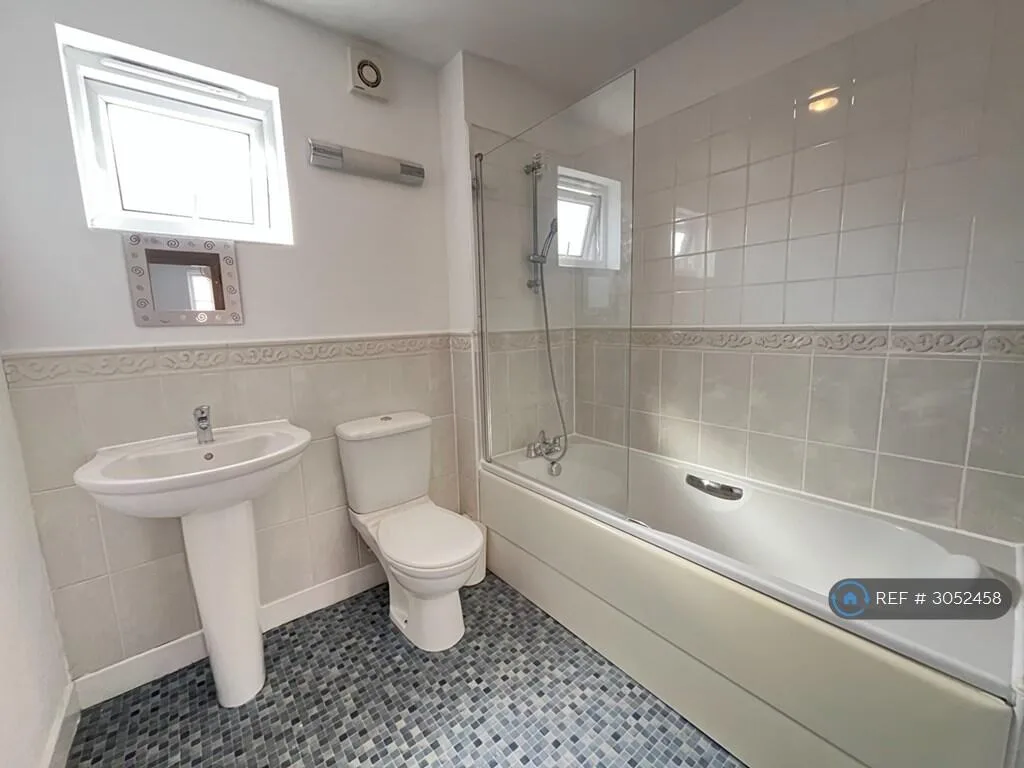 5 bedroom end of terrace house for rent