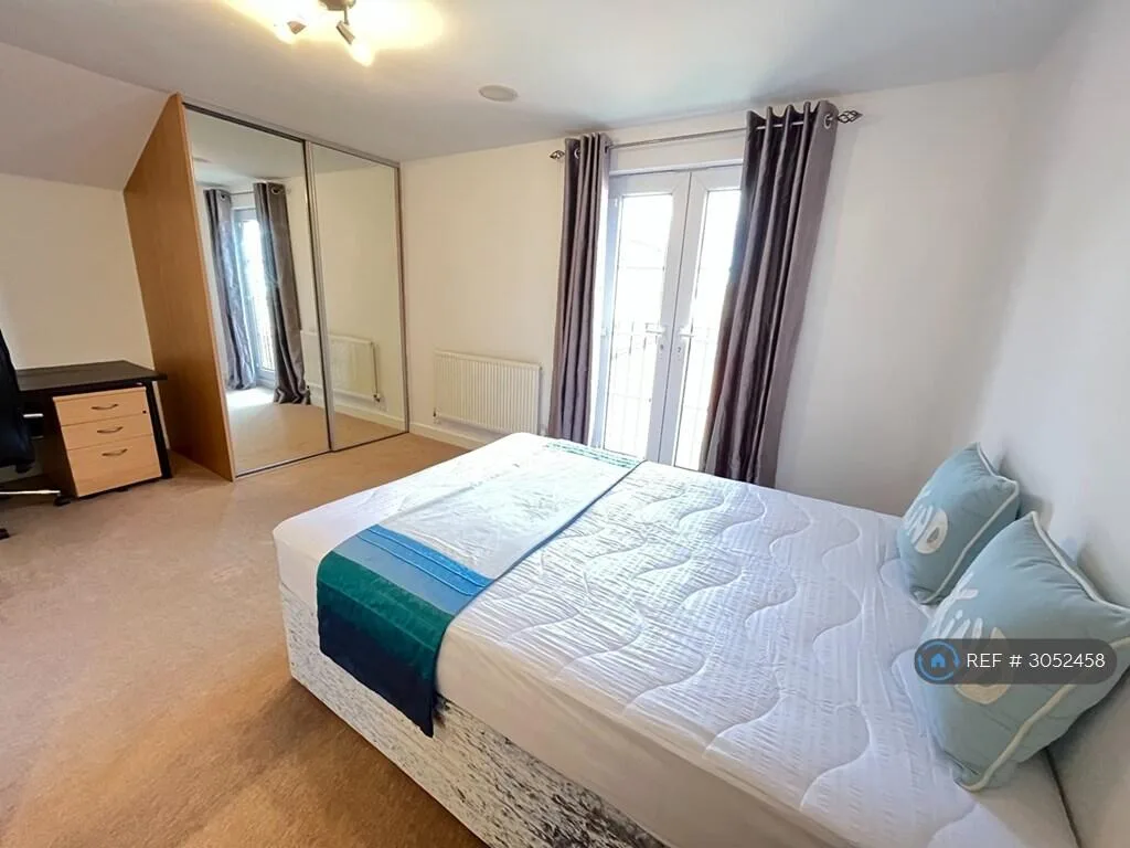5 bedroom end of terrace house for rent
