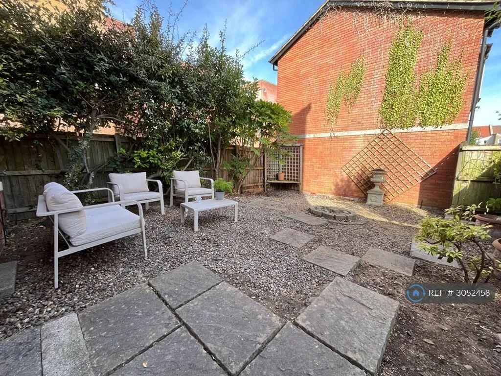 5 bedroom end of terrace house for rent