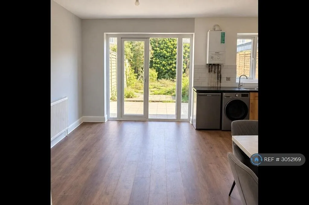 2 bedroom bungalow for rent
