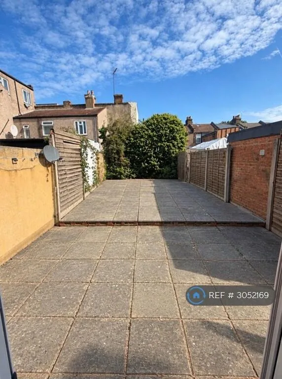 2 bedroom bungalow for rent