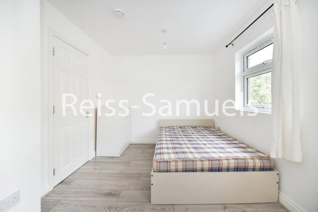 5 bedroom terraced house for rent