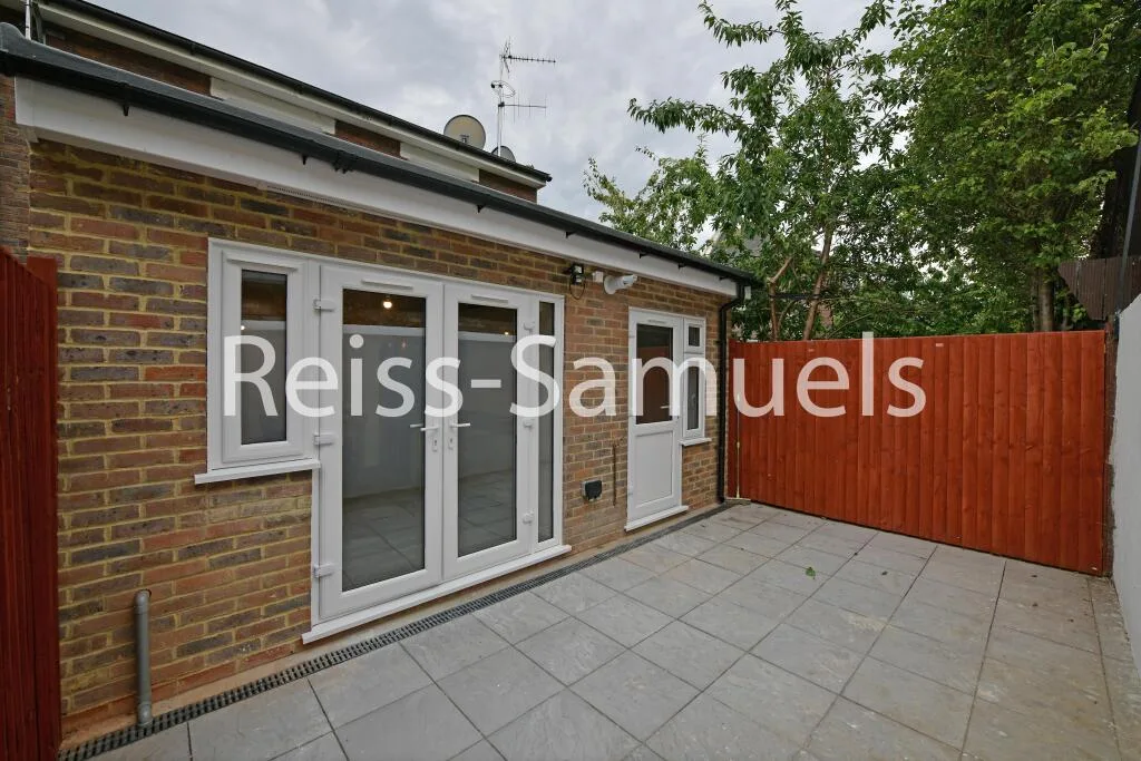 5 bedroom terraced house for rent