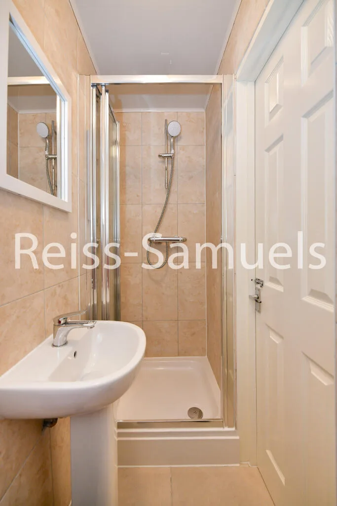 5 bedroom terraced house for rent