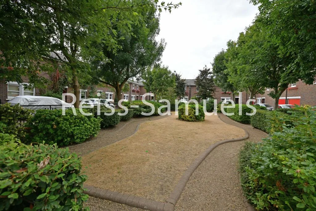5 bedroom terraced house for rent