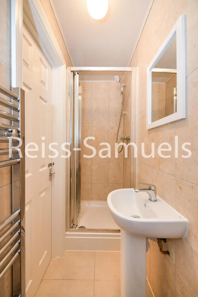 5 bedroom terraced house for rent