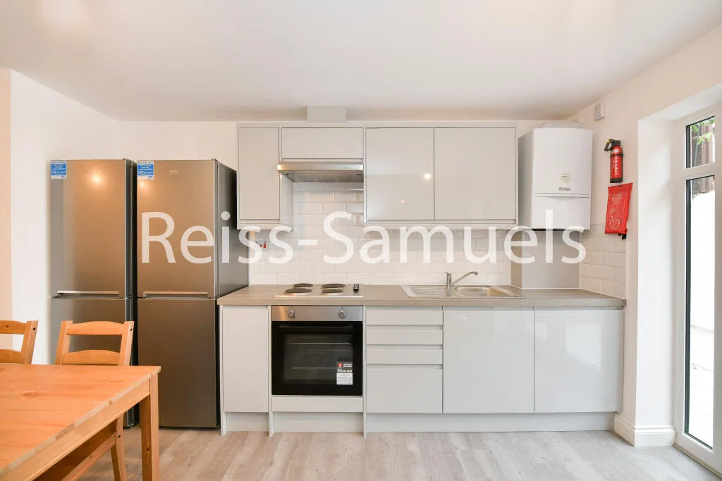 5 bedroom terraced house for rent