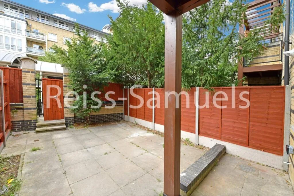 5 bedroom town house for rent