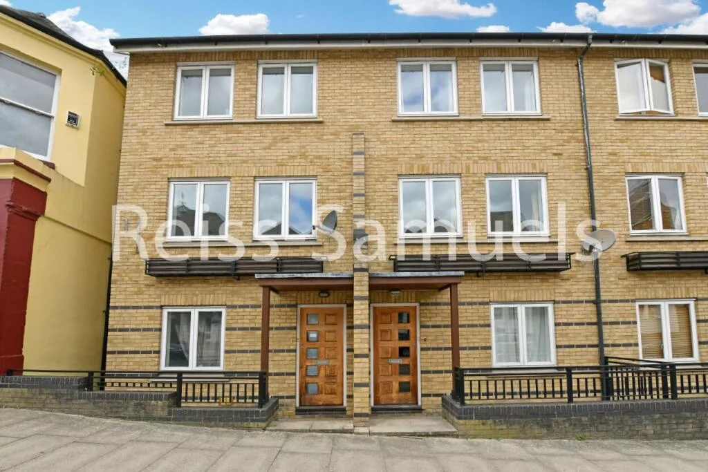 5 bedroom town house for rent