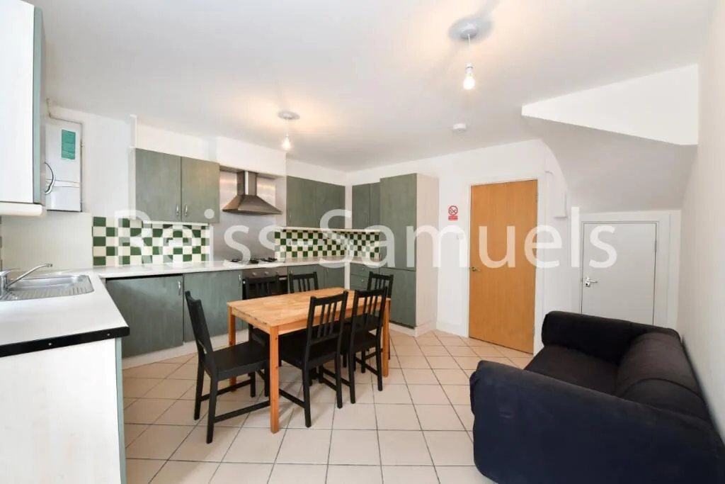5 bedroom town house for rent