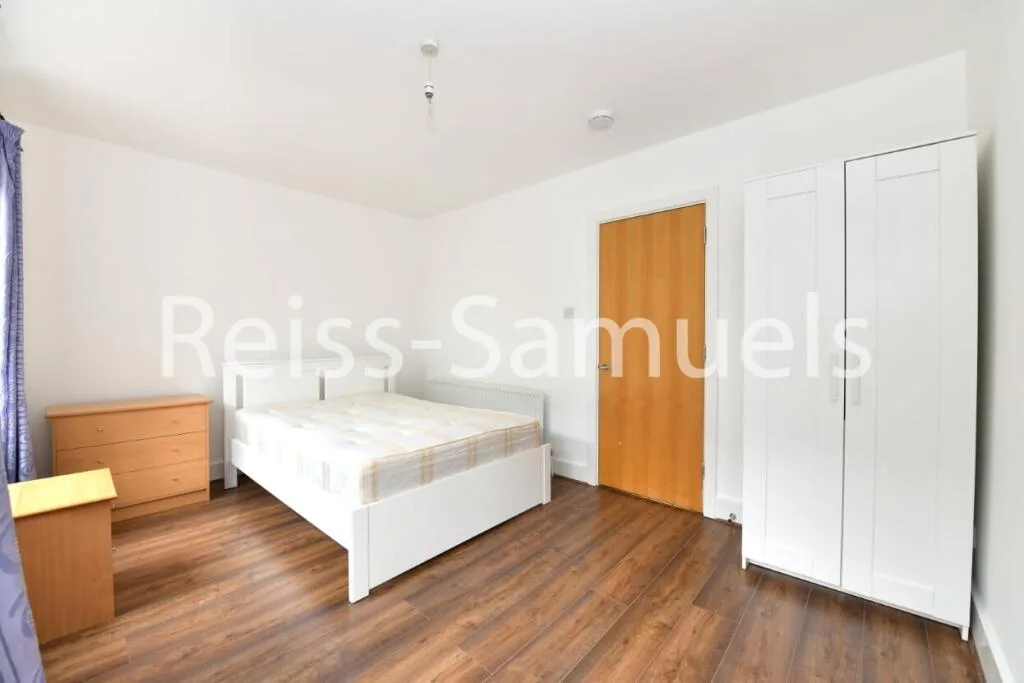 5 bedroom town house for rent