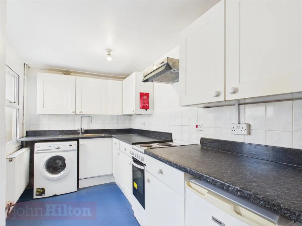 5 bedroom terraced house for rent