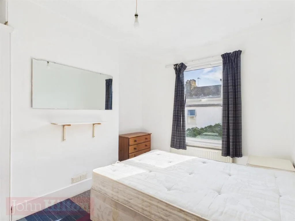 5 bedroom terraced house for rent