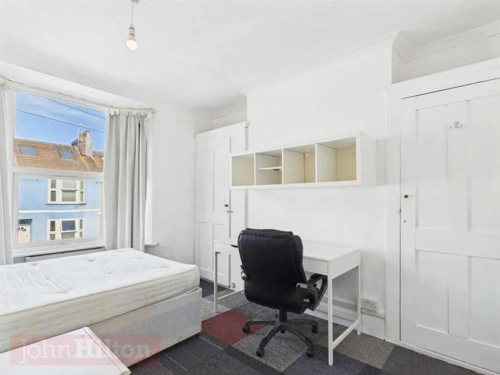 5 bedroom terraced house for rent