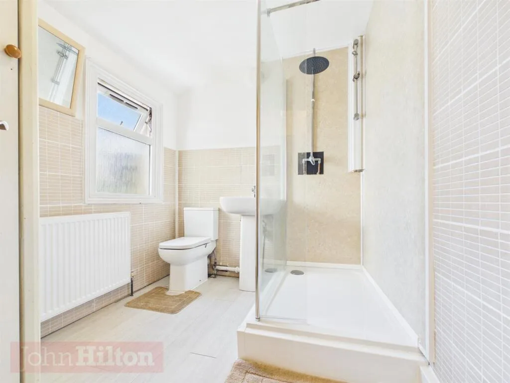 5 bedroom terraced house for rent