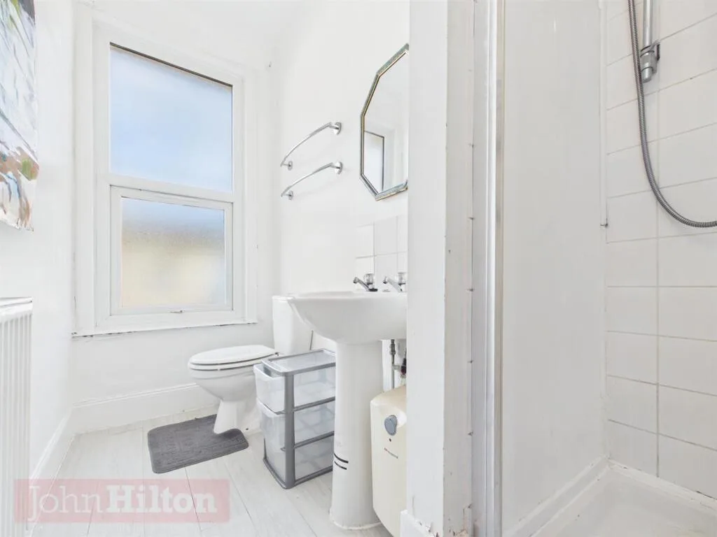 5 bedroom terraced house for rent