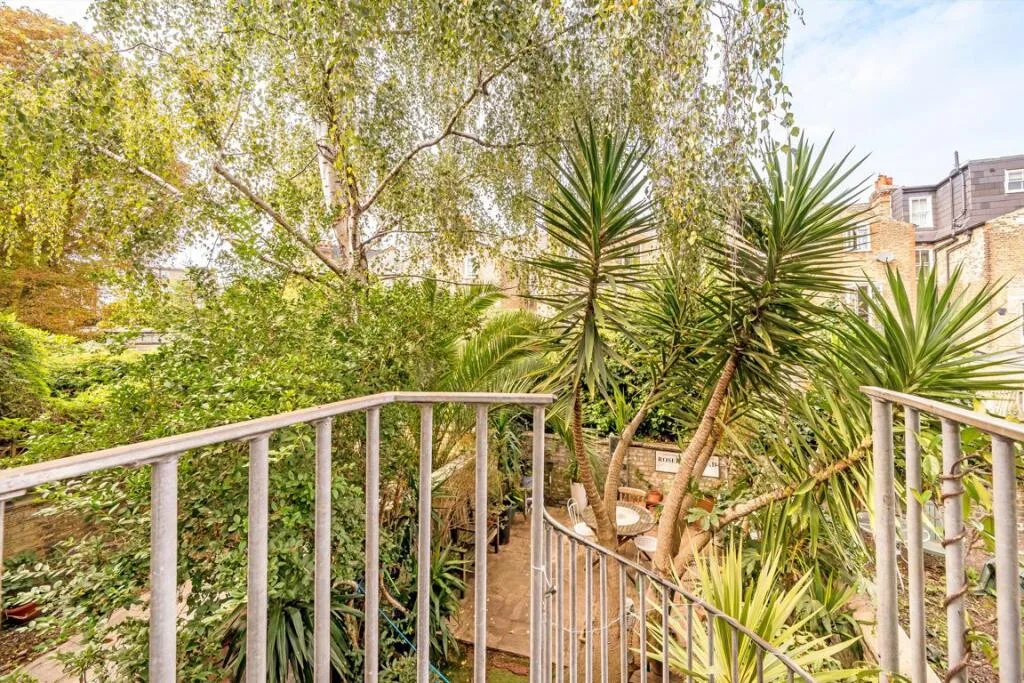 3 bedroom maisonette for rent