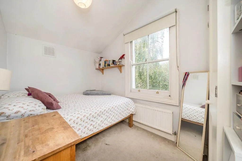 3 bedroom maisonette for rent