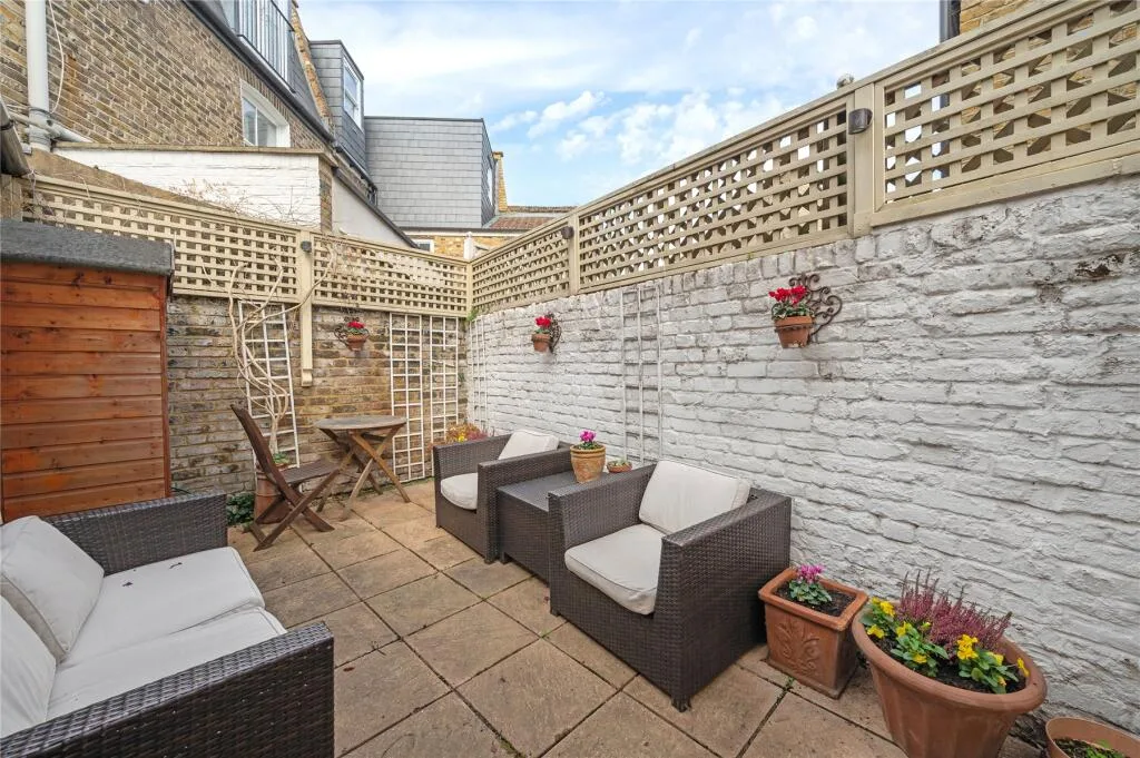 2 bedroom terraced house for rent