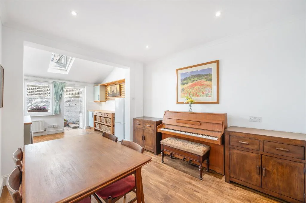 2 bedroom terraced house for rent