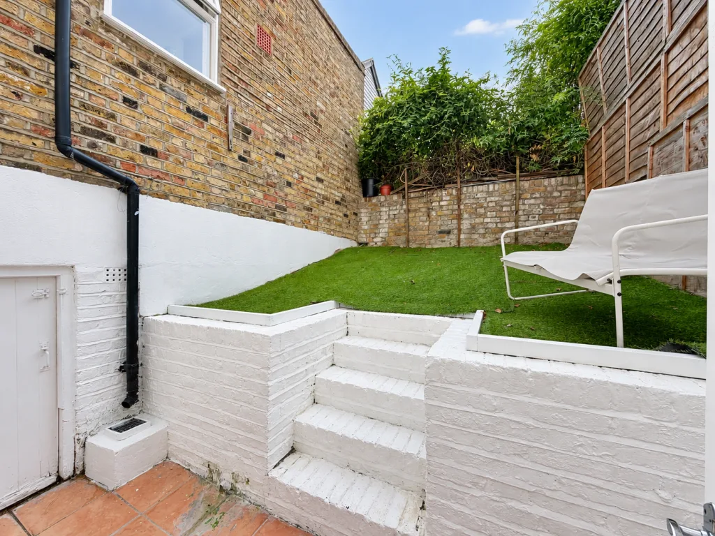 Ground floor studio flat for rent