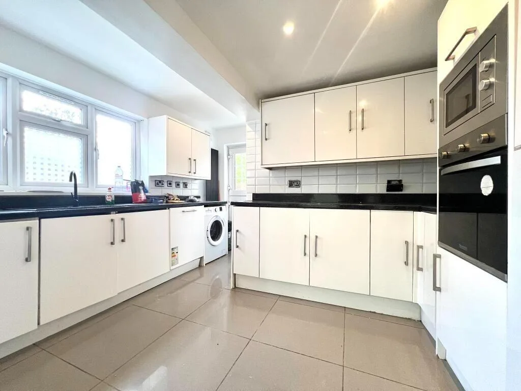 3 bedroom apartment for rent
