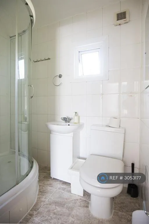 5 bedroom flat for rent