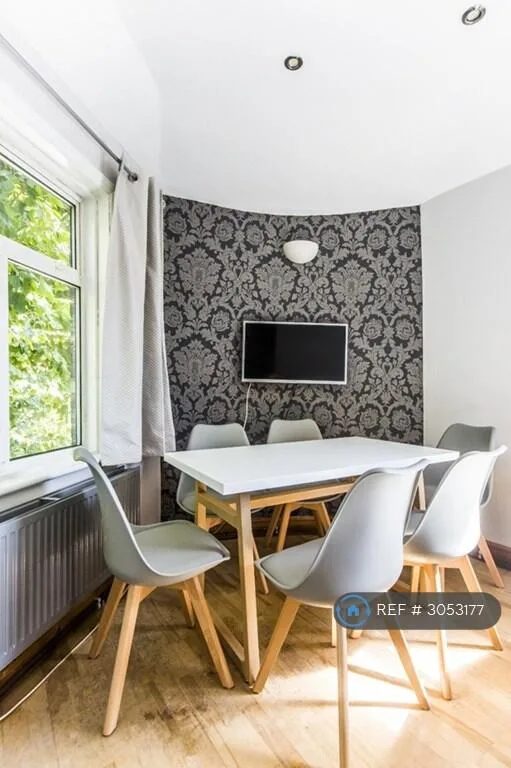 5 bedroom flat for rent