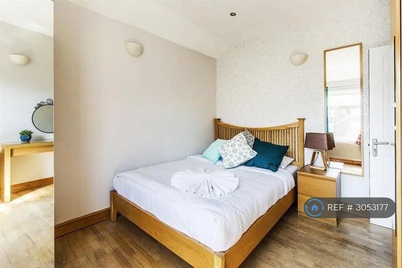 5 bedroom flat for rent
