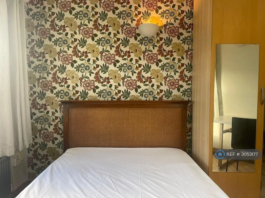 5 bedroom flat for rent