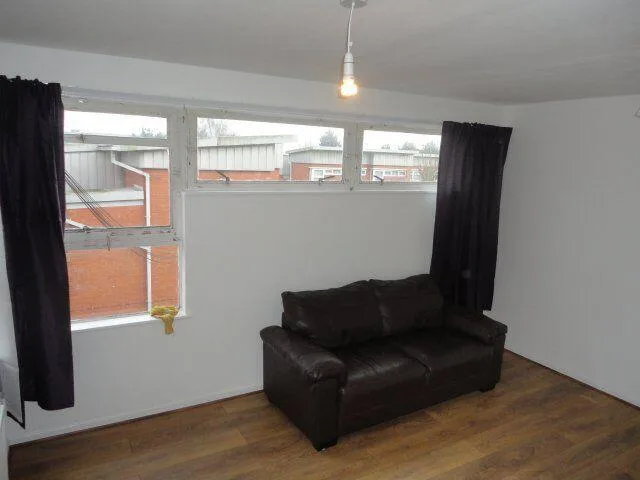 2 bedroom maisonette for rent