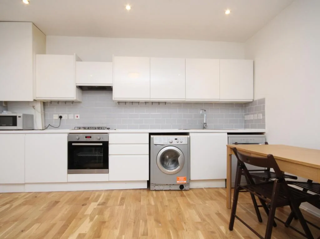4 bedroom flat for rent