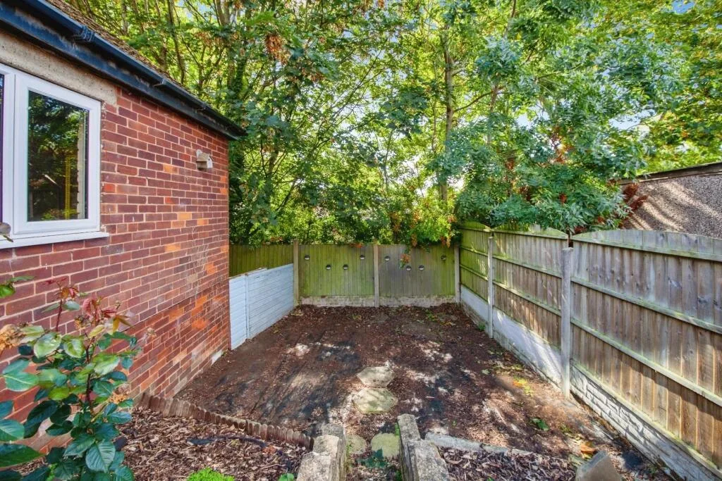 3 bedroom semi-detached house for rent