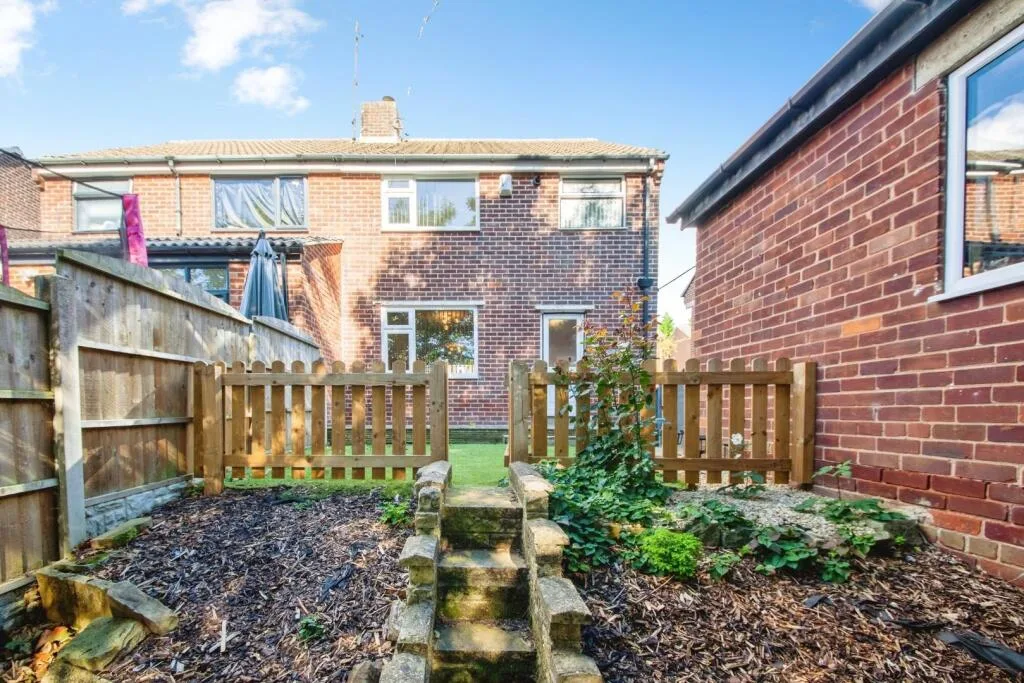 3 bedroom semi-detached house for rent