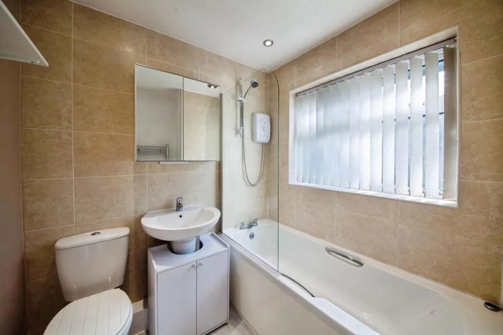 3 bedroom semi-detached house for rent
