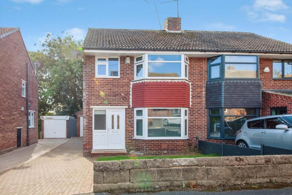 3 bedroom semi-detached house for rent