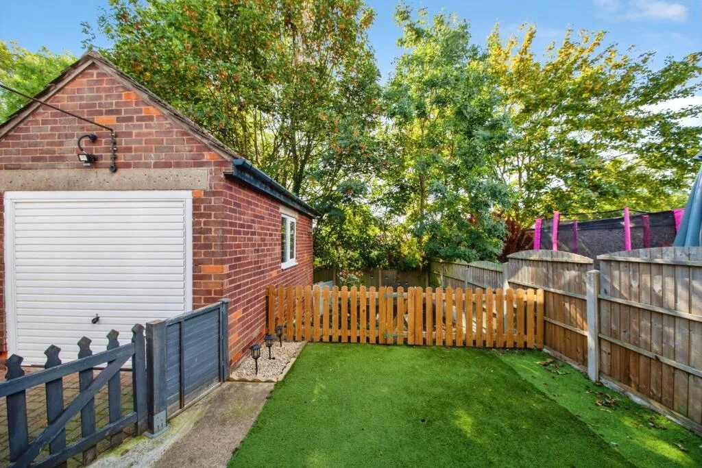 3 bedroom semi-detached house for rent