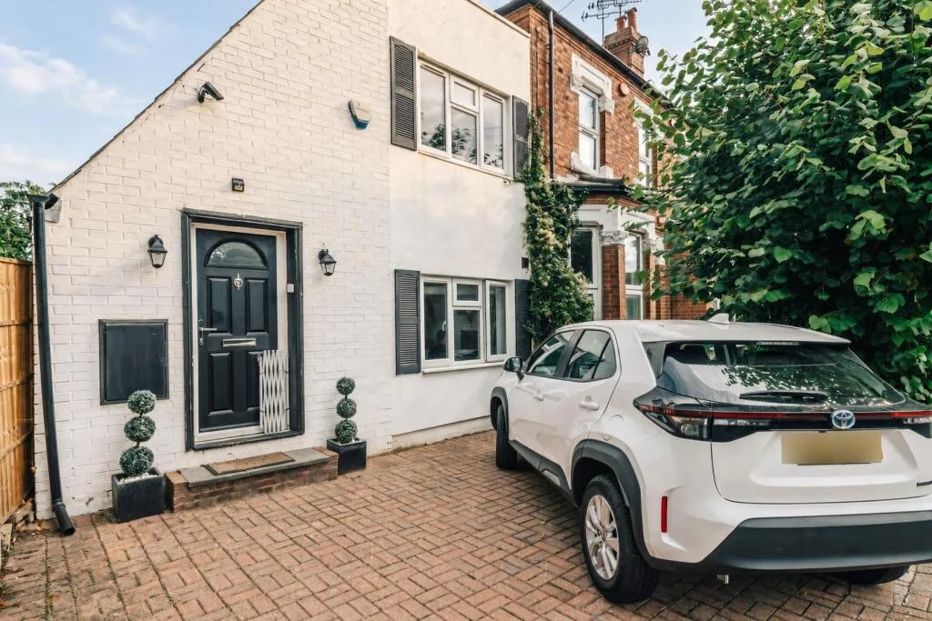 3 bedroom semi-detached house for rent