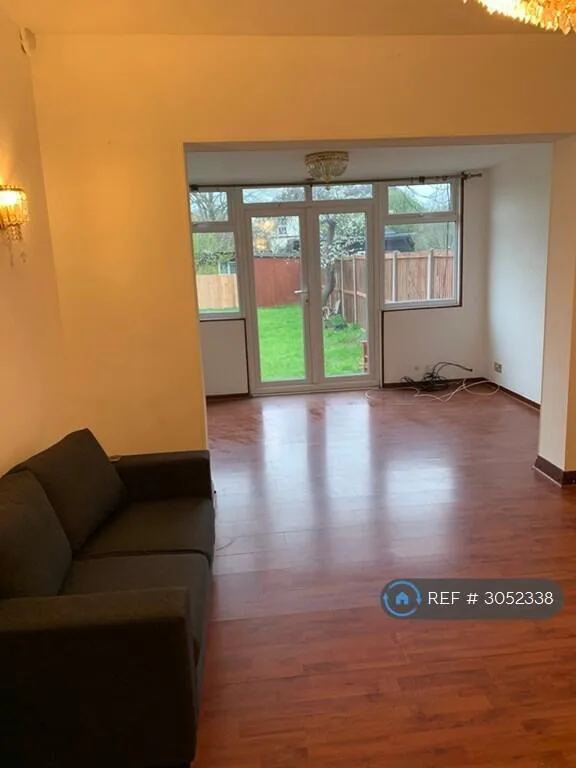 4 bedroom semi-detached house for rent