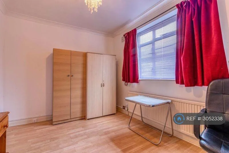 4 bedroom semi-detached house for rent