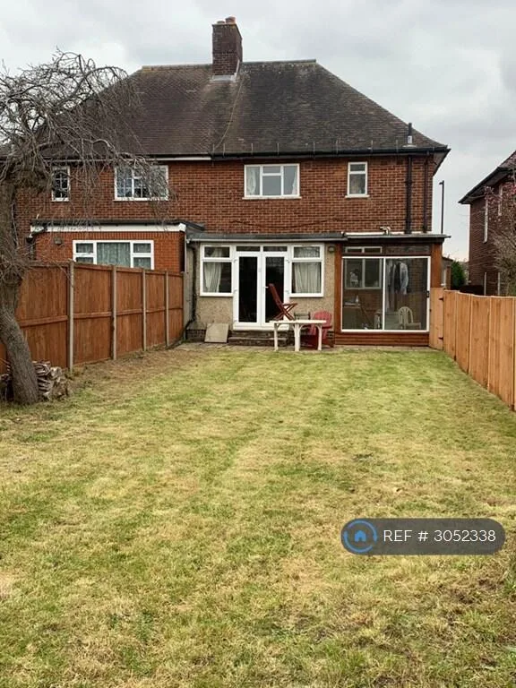 4 bedroom semi-detached house for rent