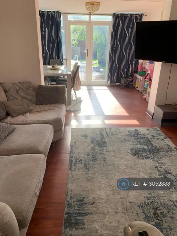 4 bedroom semi-detached house for rent