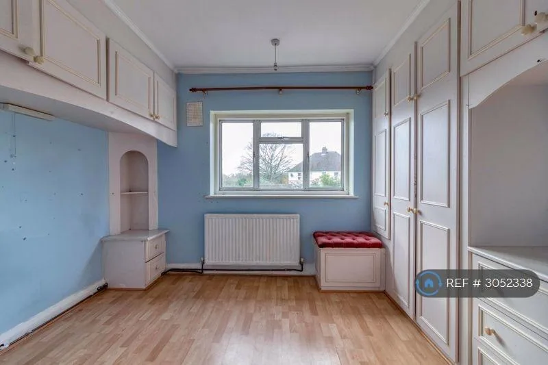 4 bedroom semi-detached house for rent