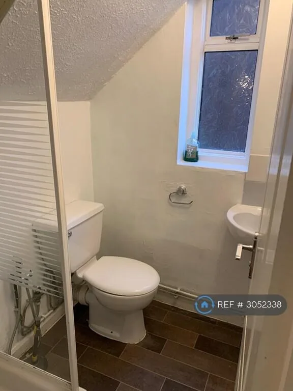 4 bedroom semi-detached house for rent